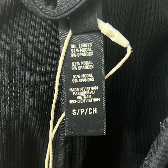 SKIMS Onyx Soft Lounge Sleep Set - Picture 11 of 11